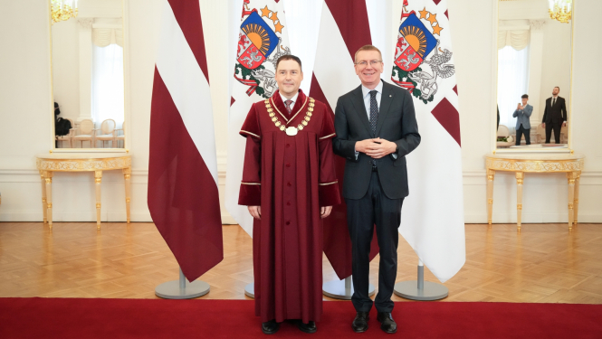 21.11.2024. Valsts prezidentam Edgaram Rinkēvičam tiesneša zvērestu dod Satversmes tiesas tiesnesis Juris Juriss. 