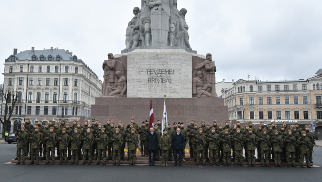 29.02.2024. NBS Štāba bataljona VAD karavīru zvēresta došanas ceremonijā pie Brīvības pieminekļa