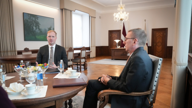 24.10.2024. Valsts prezidenta Edgara Rinkēviča tikšanās ar ekonomikas ministru Viktoru Valaini