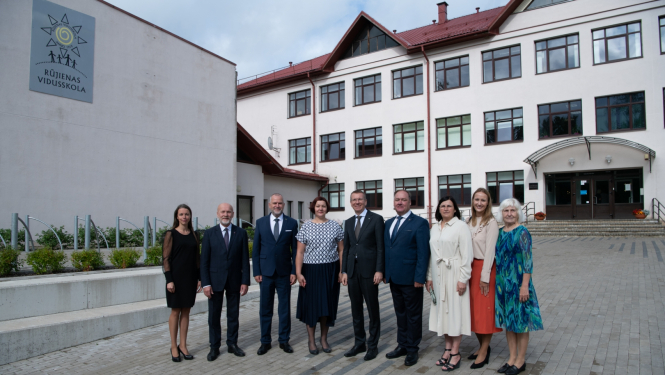04.08.2023. Valsts prezidents Edgars Rinkevičs apmeklē Rūjienas vidusskolu