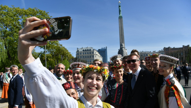 04.05.2024. Svinīgā ziedu nolikšanas ceremonija pie Brīvības pieminekļa Latvijas Republikas Neatkarības atjaunošanas 34. gadadienā