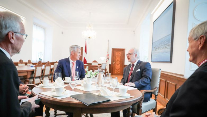 Valsts prezidents: lepojos ar mūsu Nacionālajiem Bruņotiem spēkiem