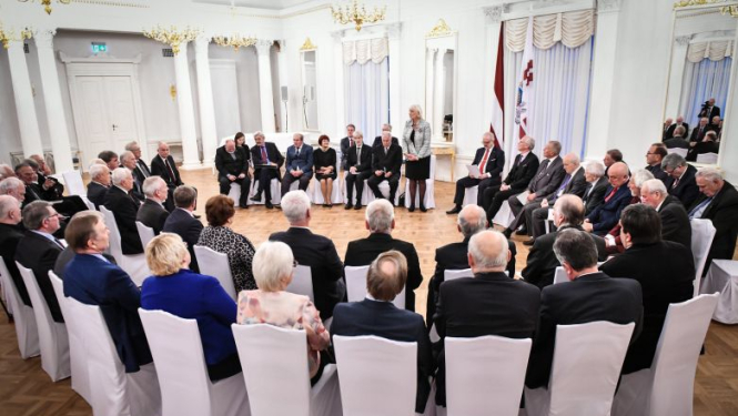 Valsts prezidents pateicas par neatkarību balsojušajiem Augstākās Padomes deputātiem par vēsturiskās atmiņas uzturēšanu sabiedrībā