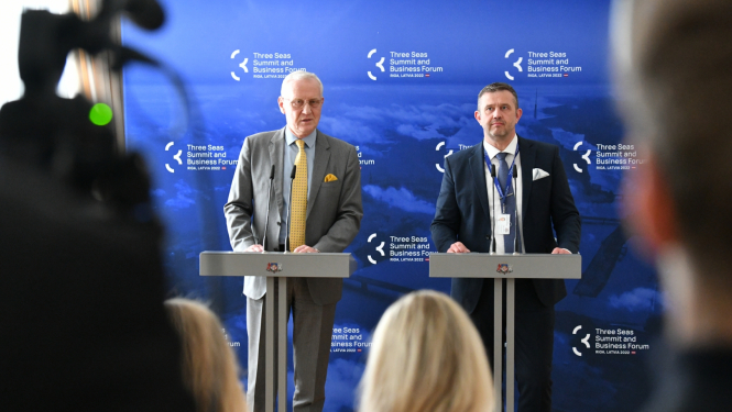 Andris Teikmanis un Edgars Bondars