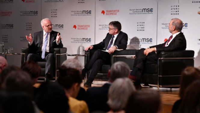 Valsts prezidents: viens no demokrātijas sargiem ir stipras valsts institūcijas, otrs – konstitūcija