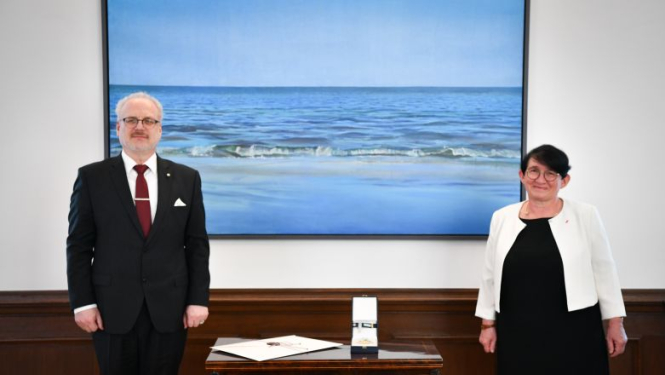 Valsts prezidents apbalvo Francijas vēstnieci ar Triju Zvaigžņu ordeni