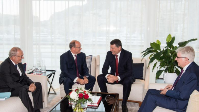 Valsts prezidents tiekas ar Monako princi Albēru II