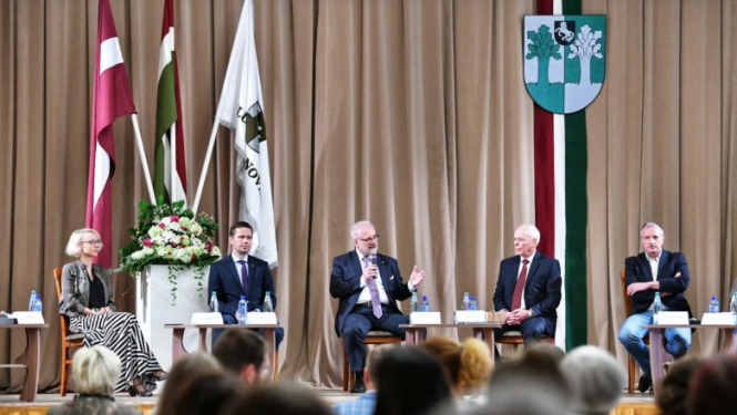 Valsts prezidents: demokrātiskai valstij ir svarīgi, ka iedzīvotāji jūtas atbildīgi par valsts attīstību un uzlabošanu