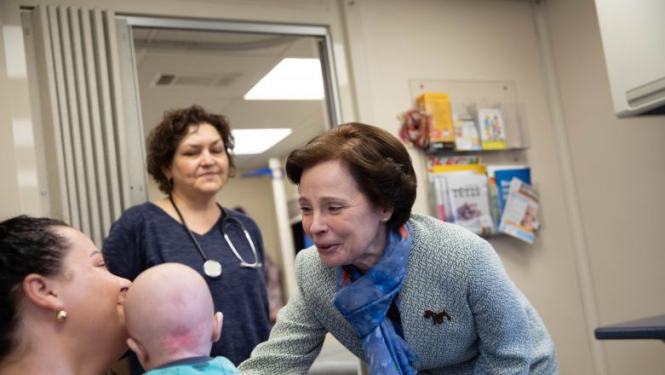 Valsts prezidenta dzīvesbiedre iepazīst mobilo veselības aprūpes projektu