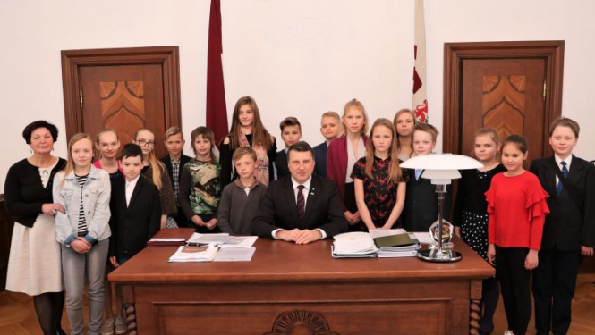 Valsts prezidents Raimonds Vējonis tiekas ar projekta “Iepazīsti savu Latviju!” dalībniekiem