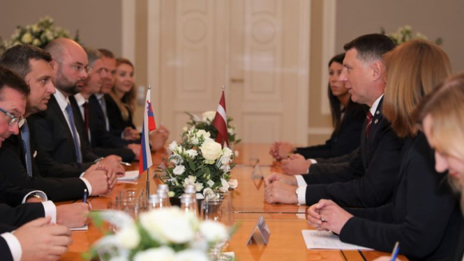 Slovākijas lēmums iesaistīties NATO kaujas grupā Latvijā apliecina sabiedroto nemainīgo interesi par mūsu reģiona drošību