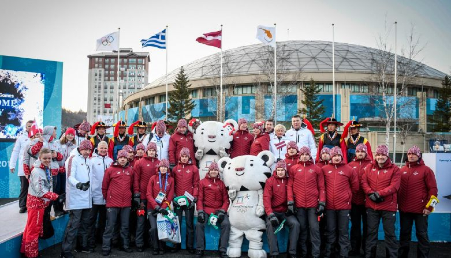 Valsts prezidents piedalās Latvijas karoga pacelšanā Phjončhanas olimpisko spēļu ciematā
