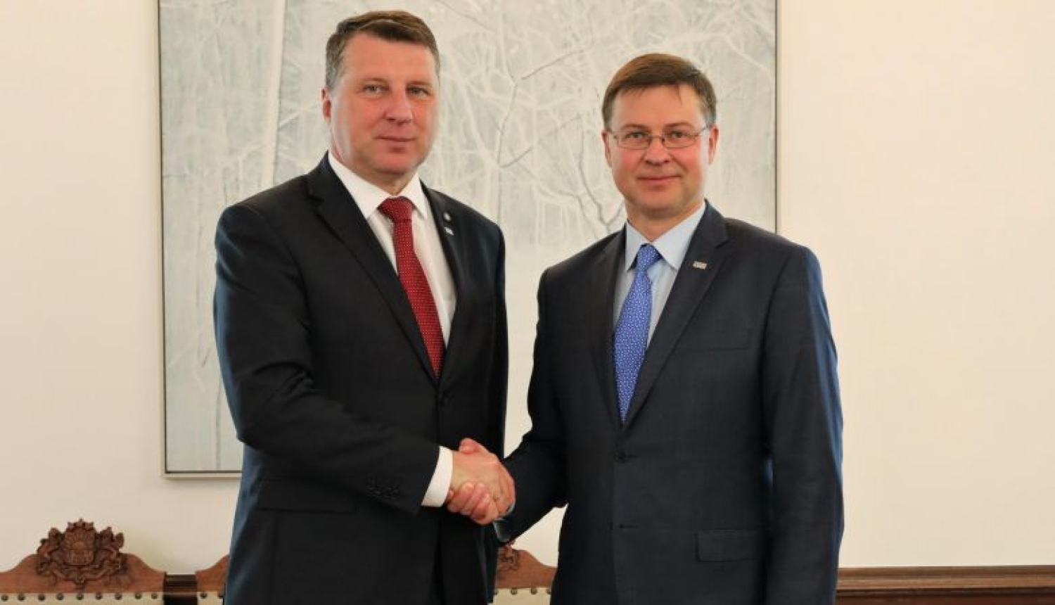 Valsts prezidents tiekas ar Eiropas Komisijas viceprezidentu Valdi Dombrovski