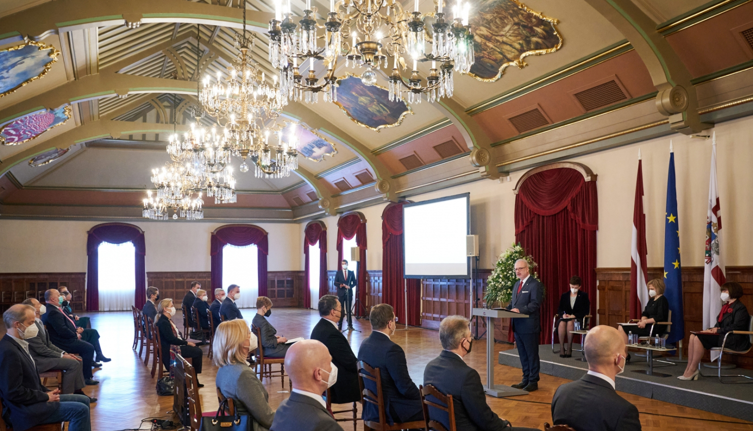 skats uz konferences norisi