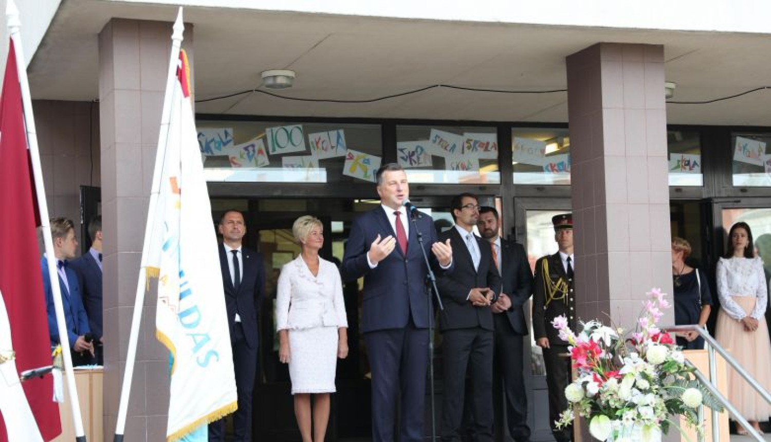 Valsts prezidents pirmajā skolas dienā sveic Siguldas Valsts ģimnāzijas skolēnus un skolotājus