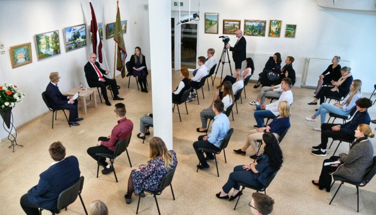 Valsts prezidents sarunā ar Bauskas 2. vidusskolas skolēniem: politika skolas gados sākas ar dalību skolēnu pašpārvaldēs un vēlmi uzlabot dažādus jautājumus