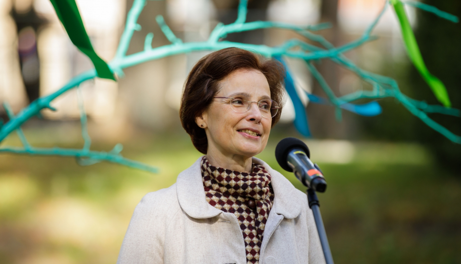 Andra Levite piedalās un uzrunā klātesošos Bērnu un jauniešu psihiskās veselības centra iekārtošanas labdarības kampaņas atklāšanas pasākumā 2022. gada 16. septembrī