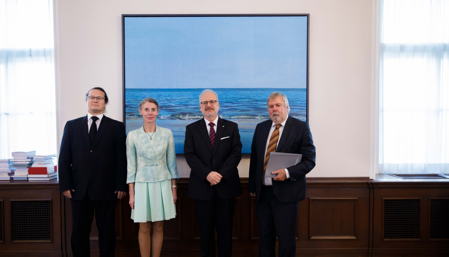 10.10.2022. Valsts prezidents Egils Levits tiekas ar Publiskās atmiņas centra valdes priekšsēdētāju, Latvijas Zinātņu akadēmijas goda doktoru Dr. hist. Kārli Kangeri. 