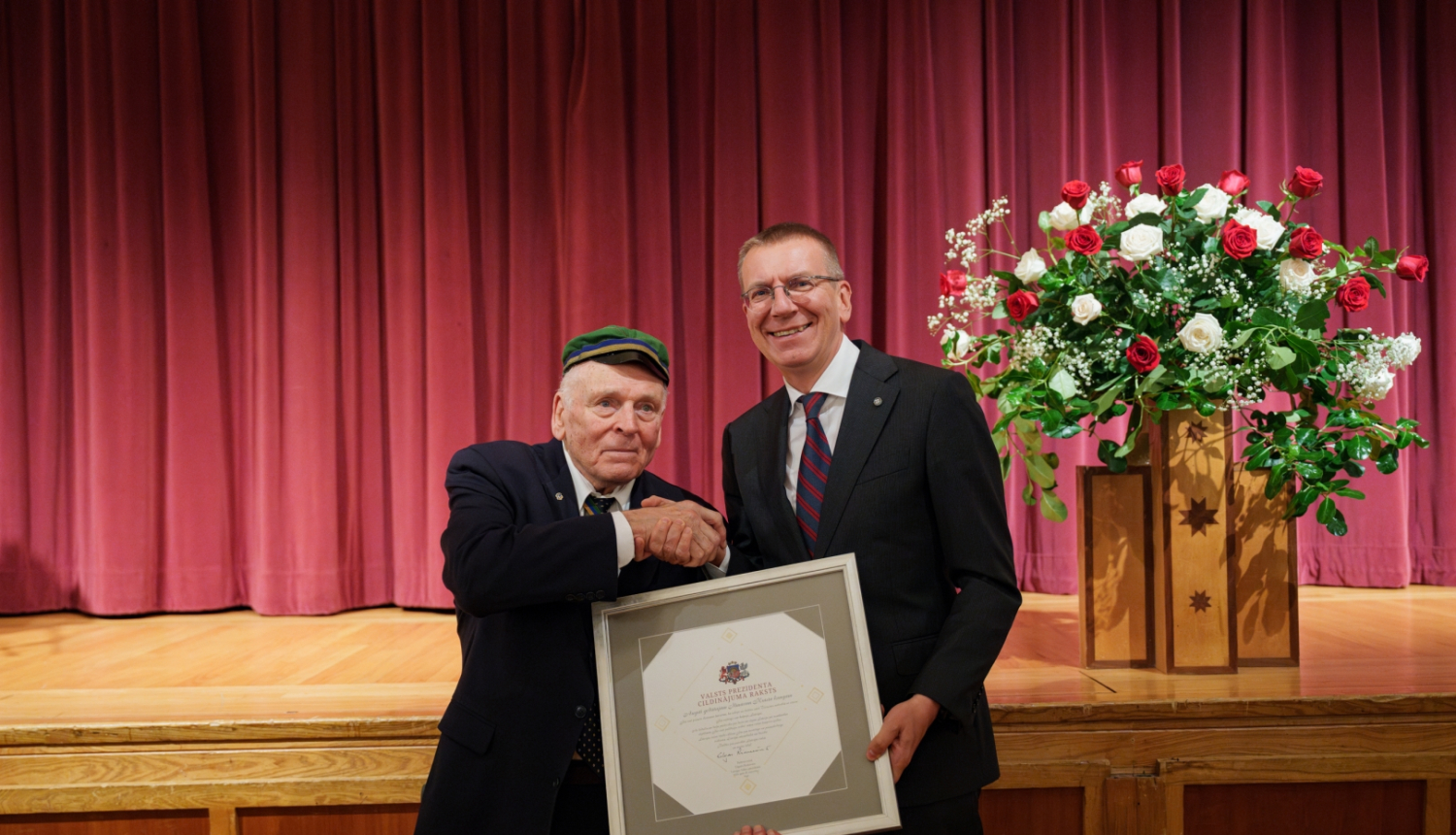20.09.2024. Valsts prezidents pasniedz Cildinājuma rakstu Ilmāram Krastam