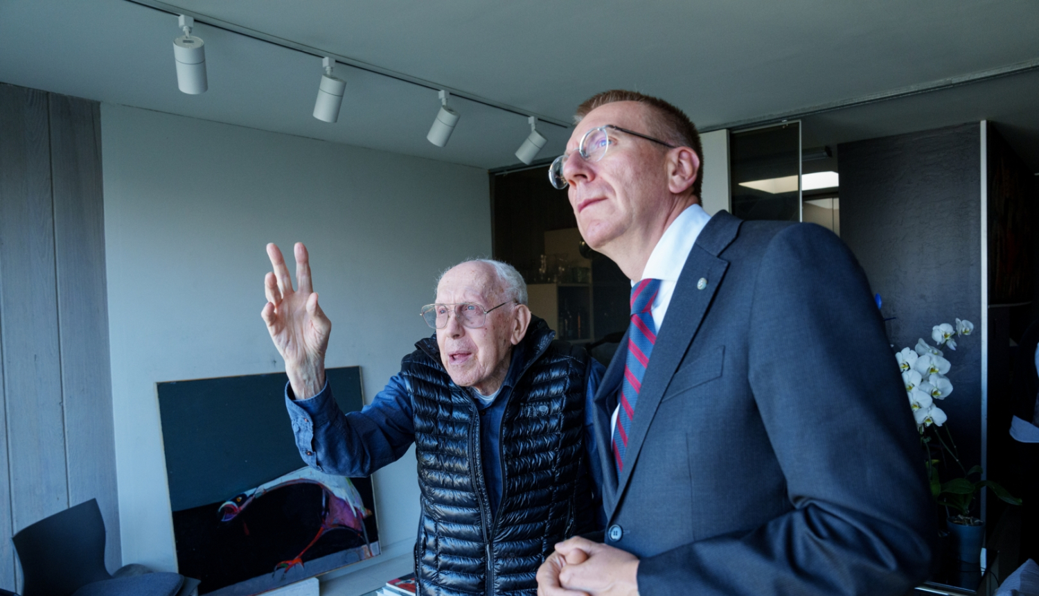 20.09.2024. Valsts prezidenta Edgara Rinkēviča tikšanās ar gleznotāju un rakstnieku Raimondu Staprānu