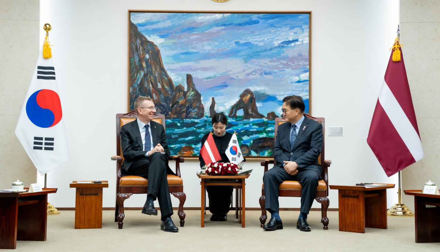 29.11.2024. Valsts prezidenta Edgara Rinkēviča darba vizīte Korejas Republikā: tikšanās ar Korejas Republikas Nacionālās Asamblejas priekšsēdētāju Vonsiku Vu (Woo Won Shik)