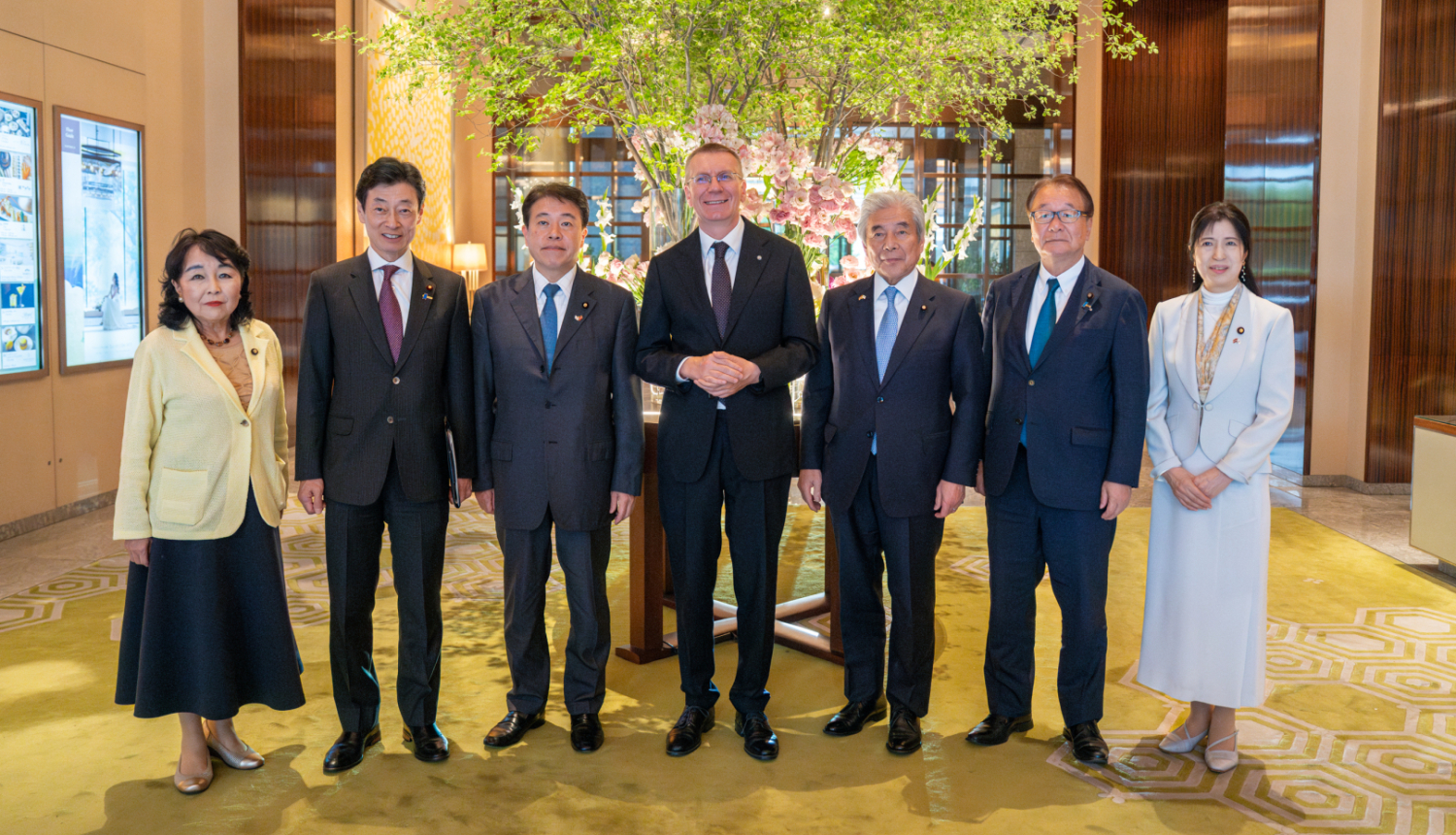 19.05.2025. Tikšanās ar Japānas-Latvijas parlamentārās sadraudzības grupas vadītāju Hirofumi Nakasoni un grupas deputātiem.