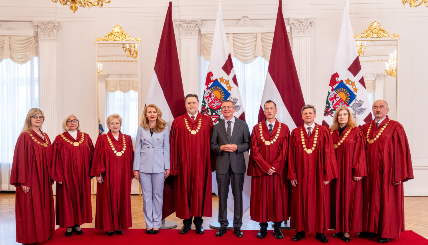 12. jūnijā Valsts prezidentam Edgaram Rinkēvičam tiesneša svinīgo solījumu deva Augstākās tiesas tiesnesis Māris Leja.