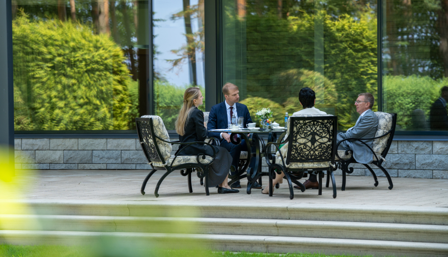 alsts prezidents Edgars Rinkēvičs Jūrmalas rezidencē tiekas ar klimata un enerģētikas ministru Kasparu Melni