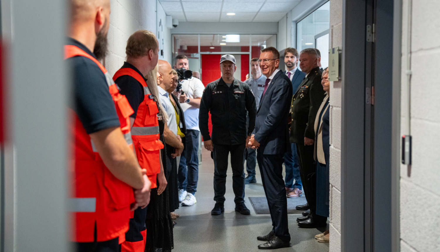 Valsts prezidents Edgars Rinkēvičs apmeklē katastrofu pārvaldības centru Madonā