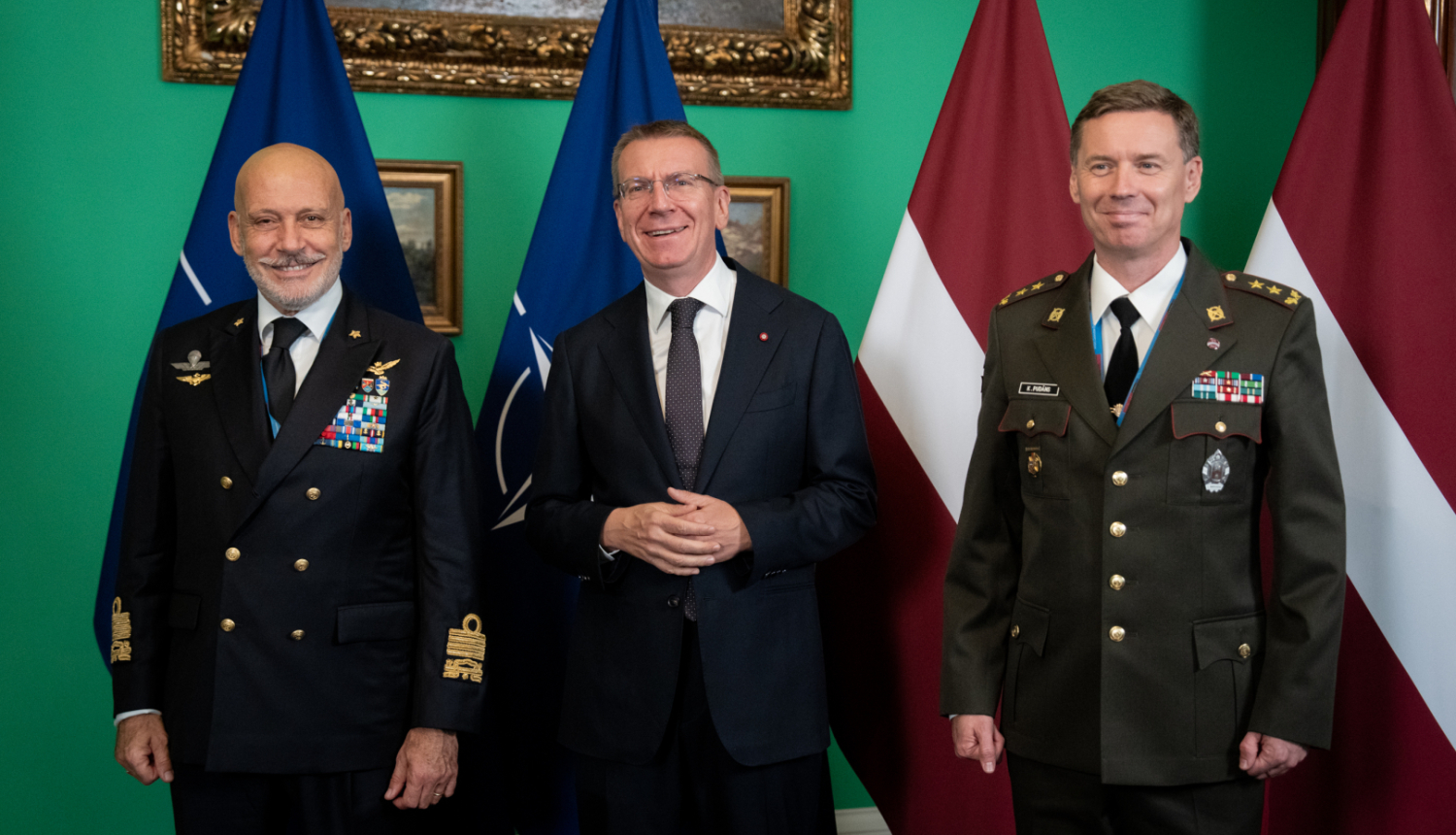 Valsts prezidents Edgars Rinkēvičs Rīgas pilī tikās ar NATO Militārās komitejas priekšsēdētāju admirāli Džuzepi Kavo Dragoni 