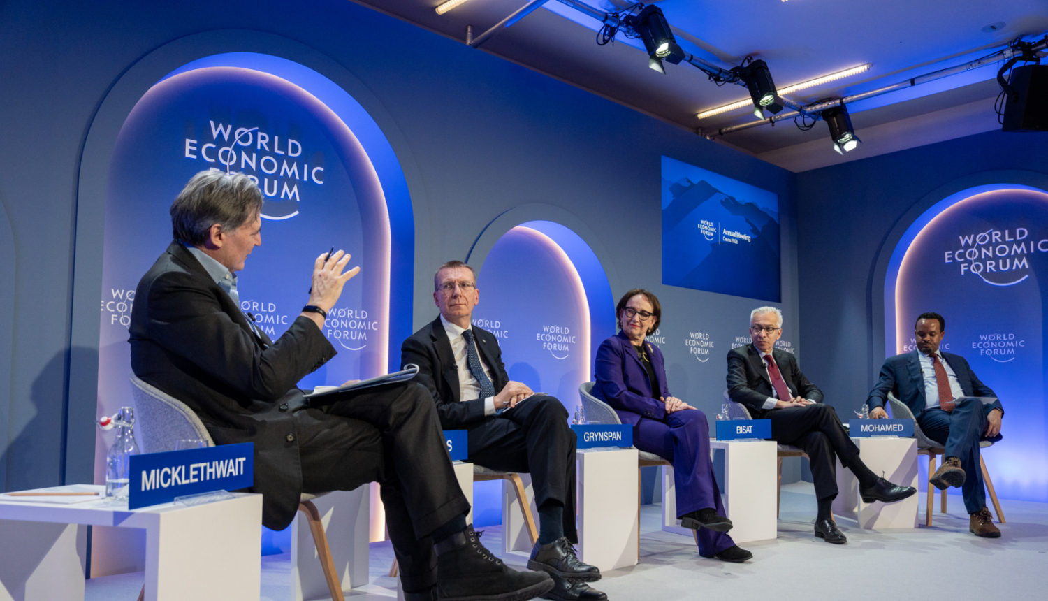 Valsts prezidents Davosā diskutē par kodoldrošību, mākslīgo intelektu un ekonomikas noturību