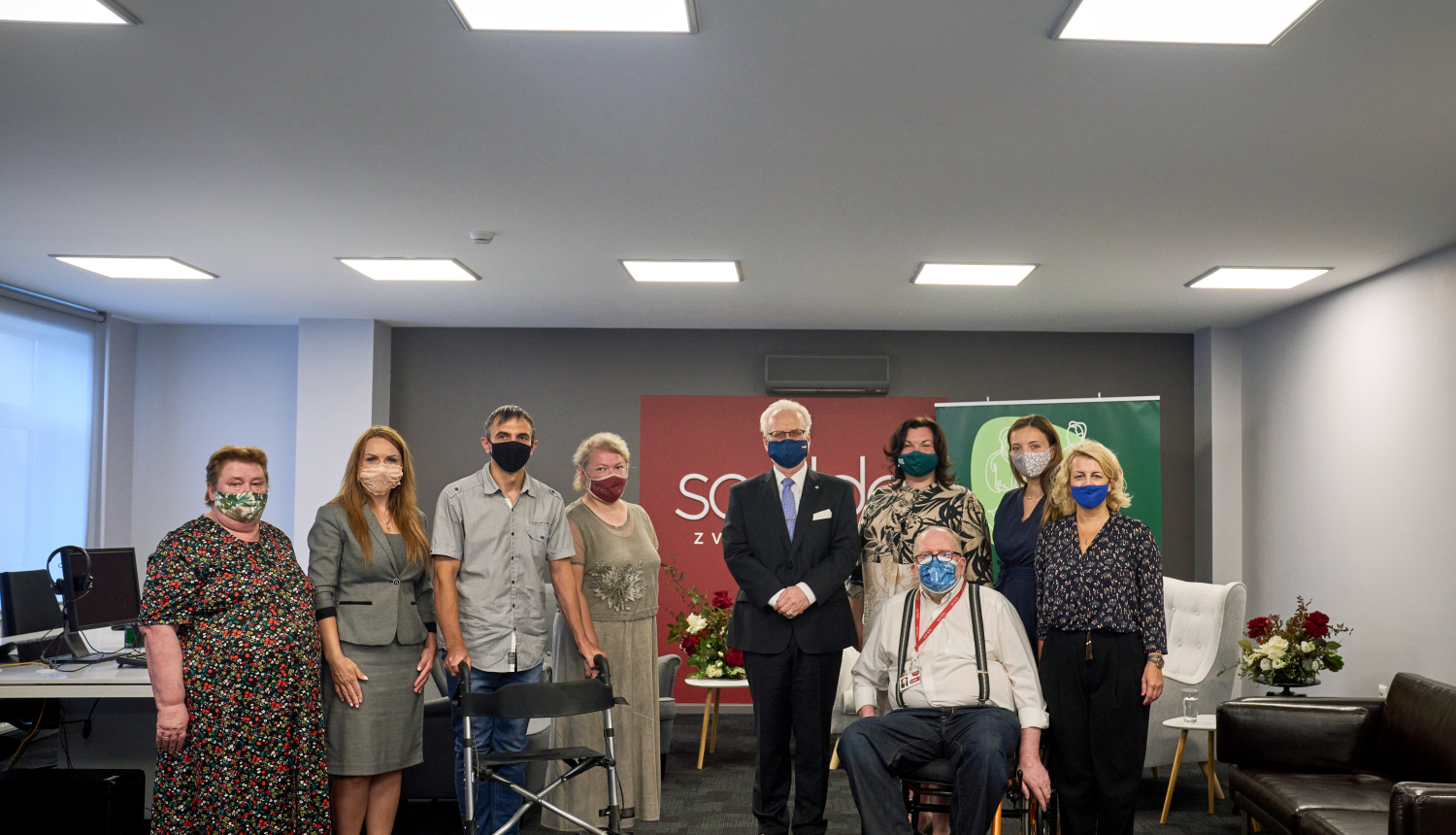 Valsts prezidents Egils Levits apmeklēja sociālo uzņēmumu “Sonido”, lai ar uzņēmuma darbiniekiem pārrunātu nodarbinātības iespējas cilvēkiem ar invaliditāti, kā arī iepazītos ar uzņēmuma sociālo projektu “Parunāsim?”