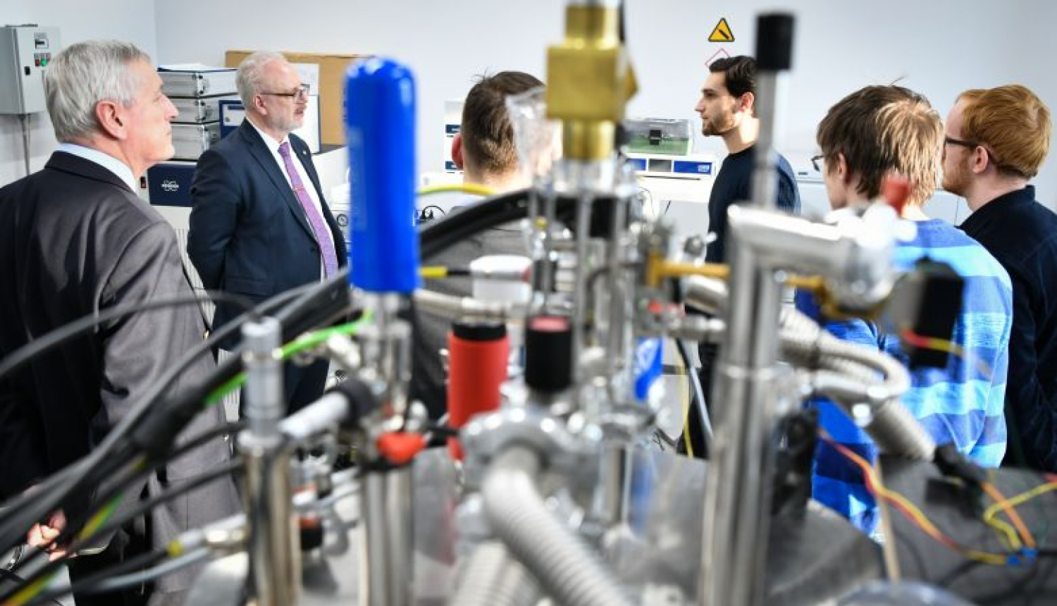 Valsts prezidents izsaka gandarījumu par LU Cietvielu fizikas institūta devumu Latvijai un pasaulei