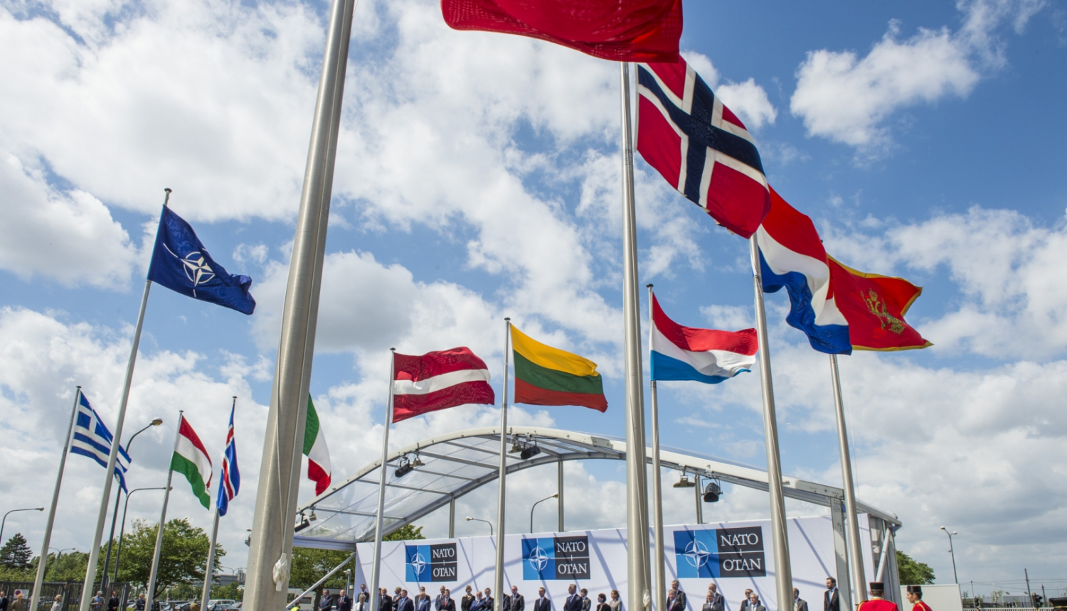 NATO dalībvalstu karogi