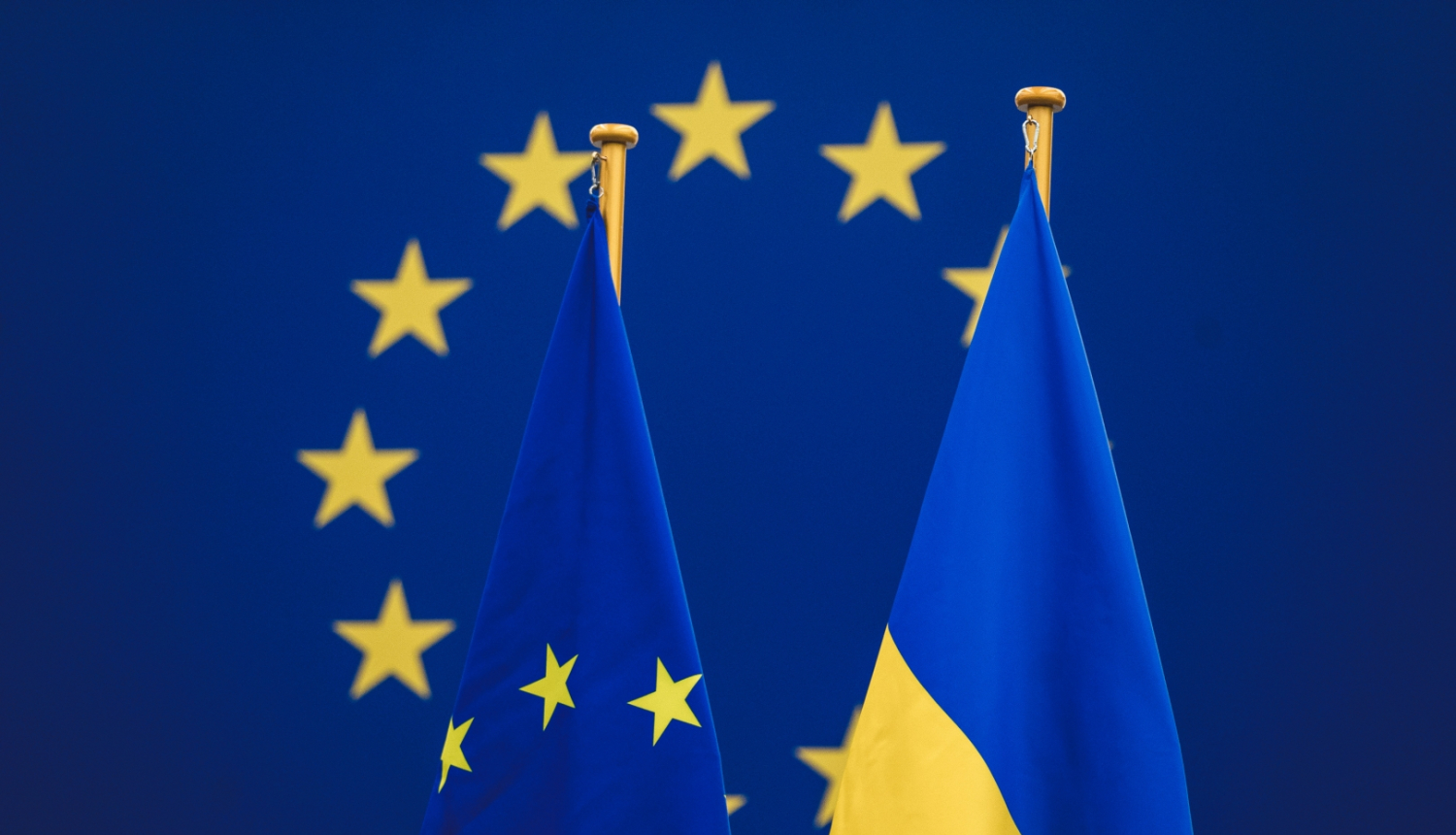 ES un Ukrainas karogi