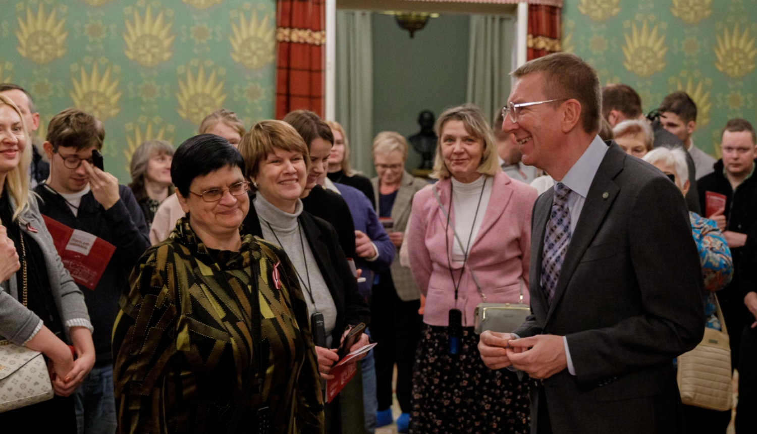 Valsts prezidents E.Rinkēvičs tiekas ar Rīgas pils apmeklētājiem Sūtņu akreditācijas zālē.