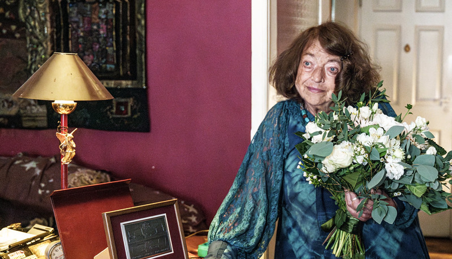 Edīte Pauls-Vīgnere ar Valsts prezidenta Edgara Rinkēviča plakteti jubilejā 16.09.2024.