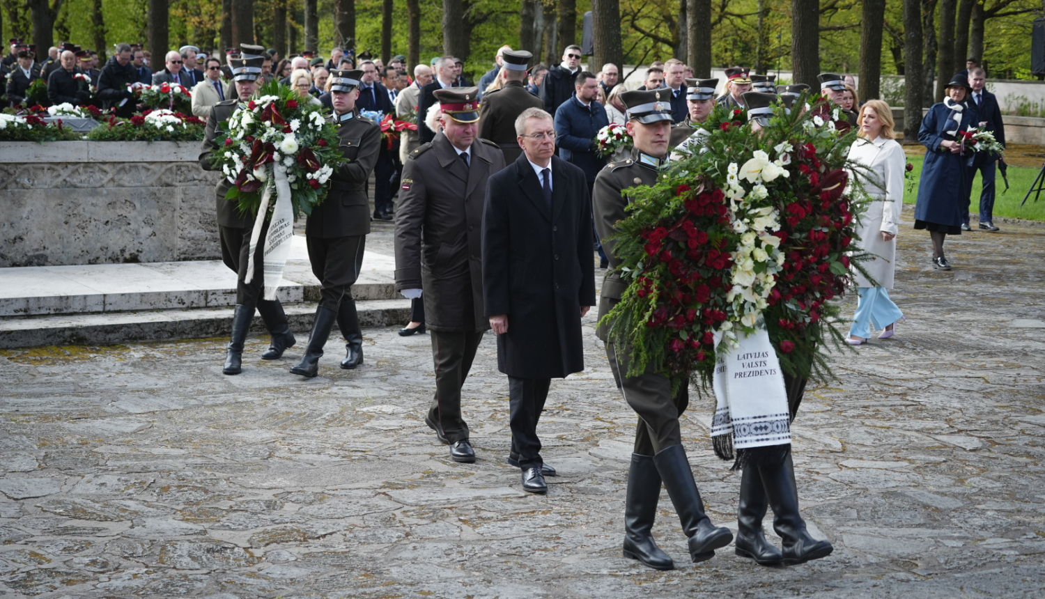 08.05.2025. Dalība vainagu nolikšanā