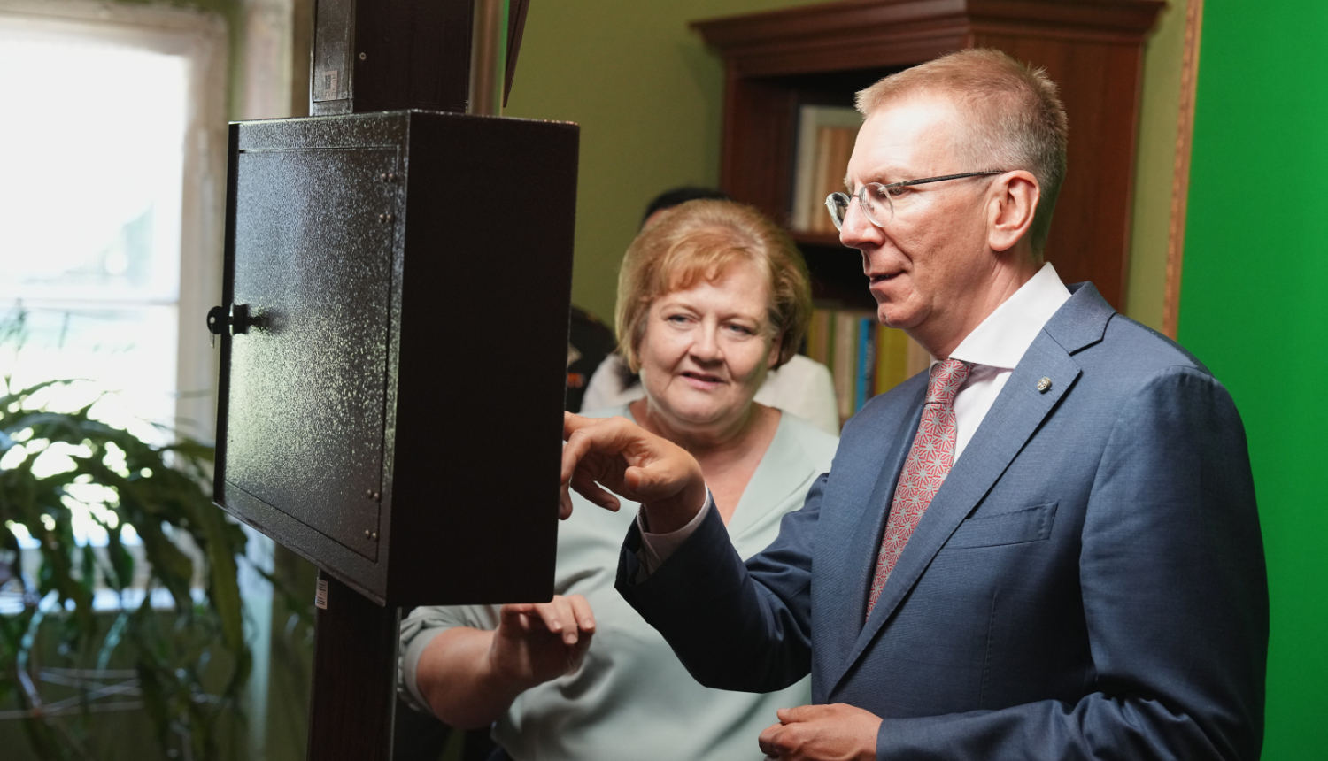 Valsts prezidents apmeklē Varakļānu muižu