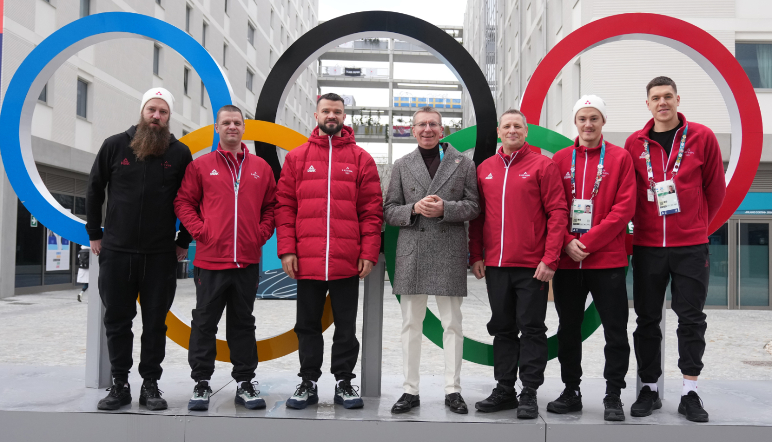 Milānā olimpiskajā ciematā ar Latvijas hokeja izlases pārstāvjiem