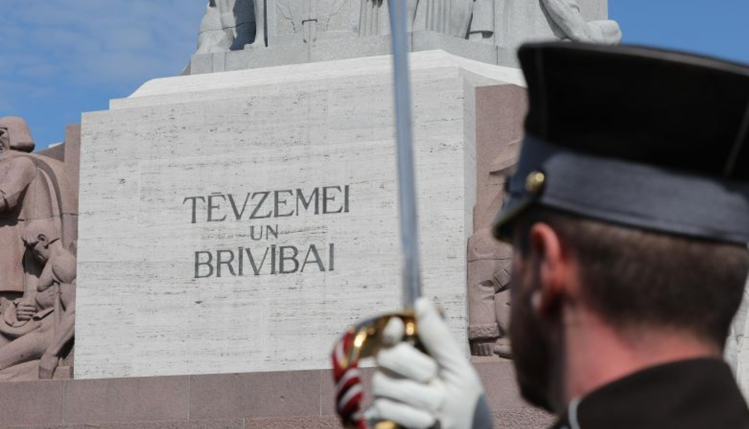 Valsts prezidents sveic Latvijas armiju tās dibināšanas 99. gadadienā