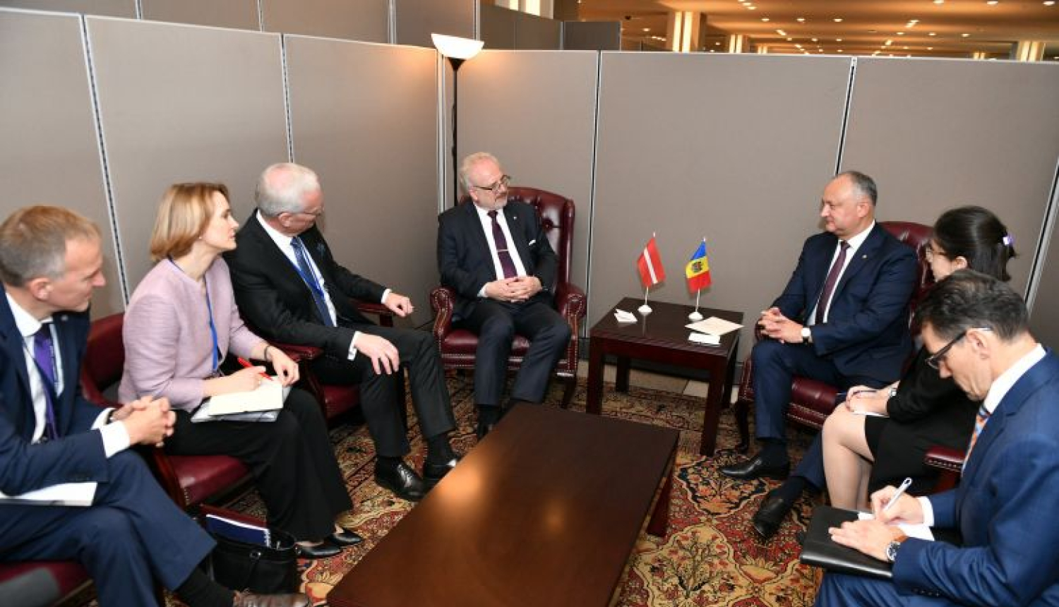 Valsts prezidents divpusējās sarunās aktualizē Moldovai un Austrijai nozīmīgus tematus