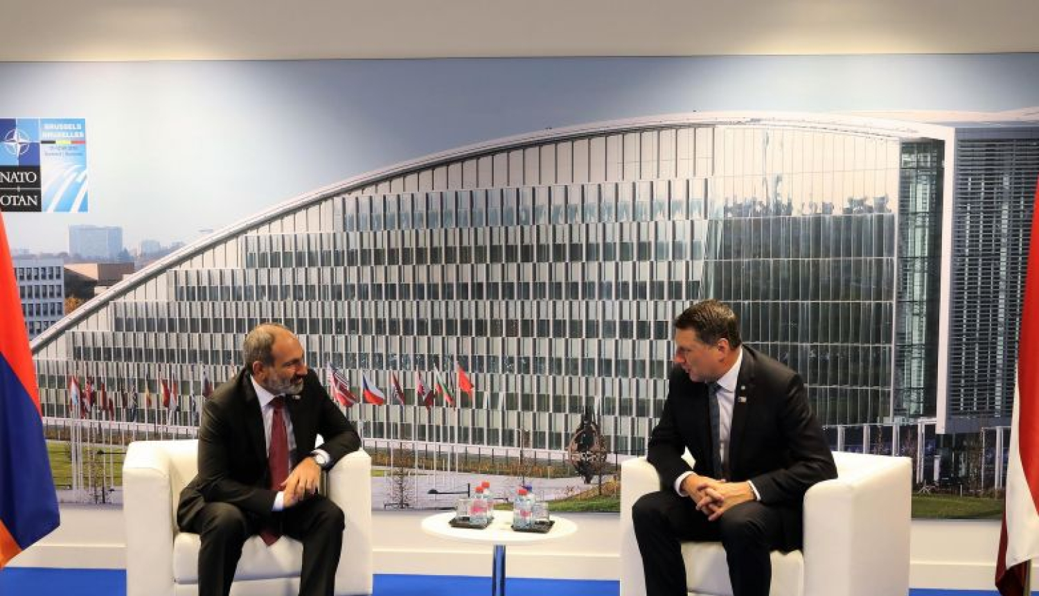 Valsts prezidents Raimonds Vējonis NATO samita laikā tiekas ar Armēnijas premjerministru Nikolu Pašinjanu