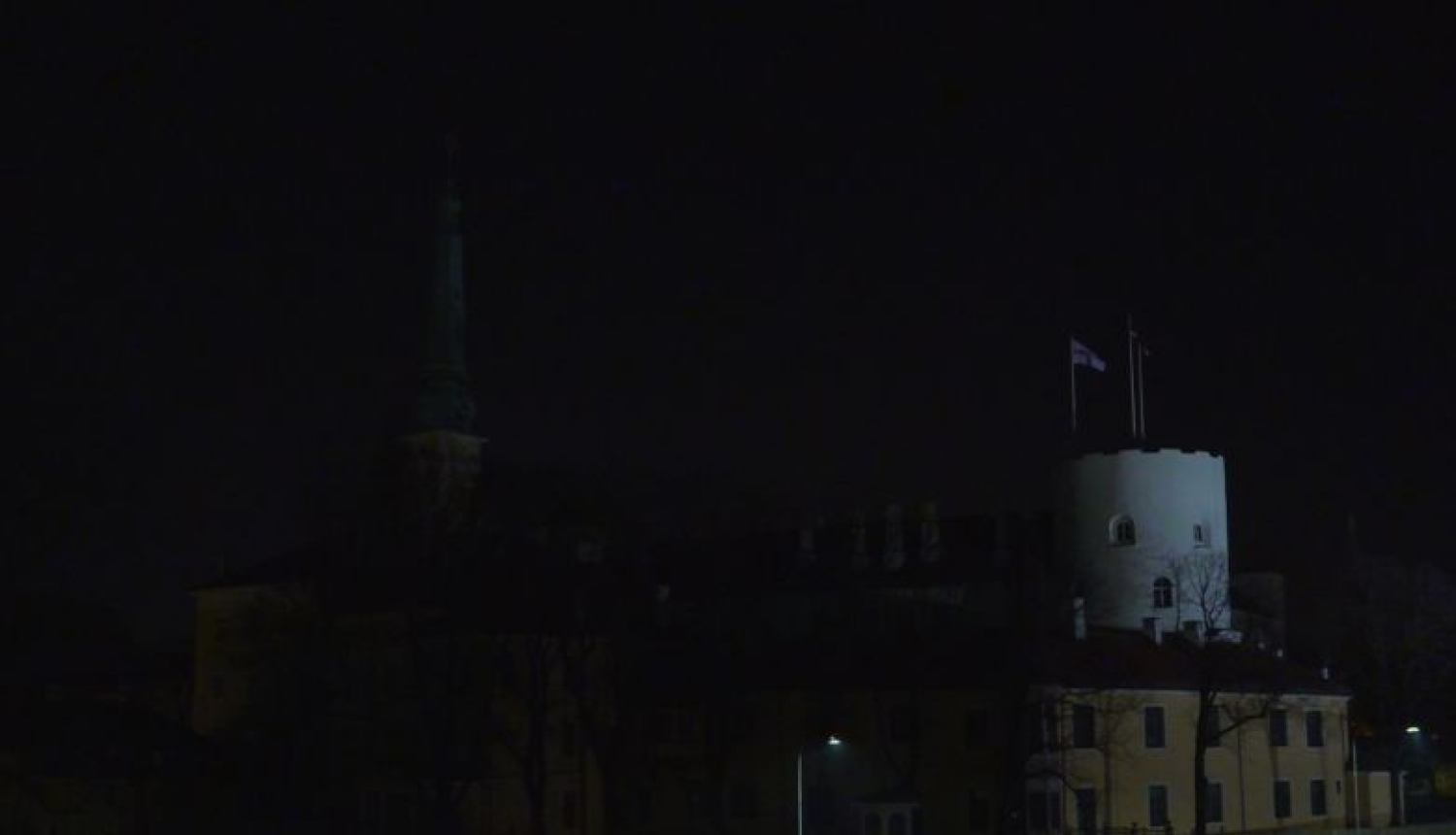 Rīgas pils Zemes stundas laikā satumst