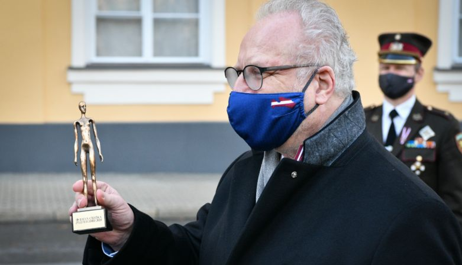 Konkursā “Cilvēka izaugsmei” specbalvu “Par pašaizliedzīgu darbu Covid-19 negatīvo seku novēršanā” saņem brīvprātīgo kustība #paliecmājās