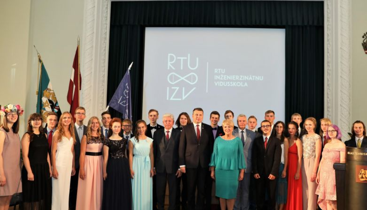Valsts prezidents sveic pirmos RTU Inženierzinātņu vidusskolas absolventus