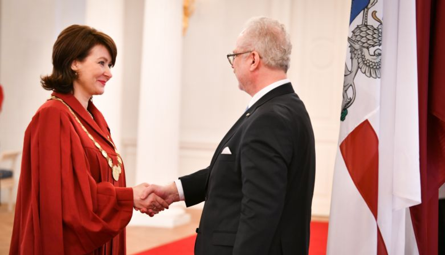 Valsts prezidentam tiesneša svinīgo solījumu dod Augstākās tiesas tiesnese Sandra Kaija
