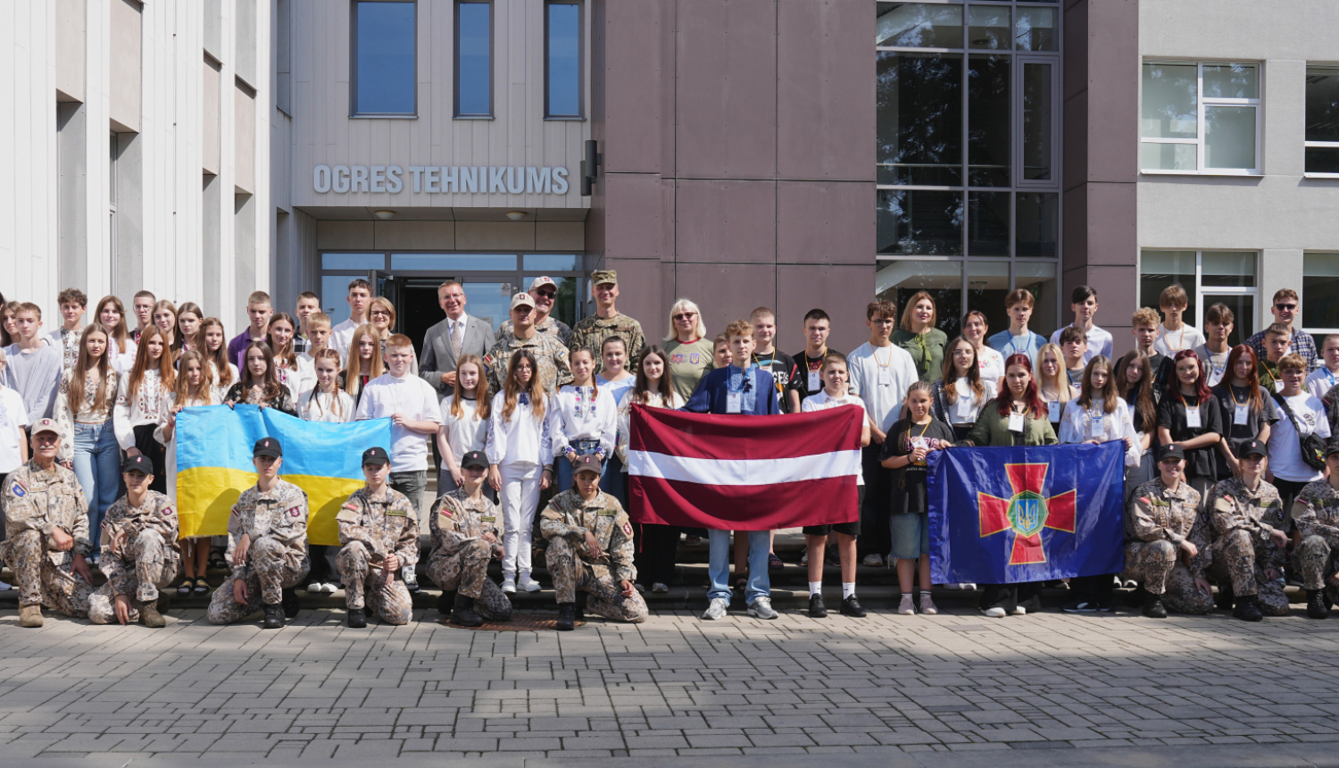 Valsts prezidents Edgars Rinkēvičs piedalās Jaunsardzes centra rīkotās Ukrainas karavīru bērnu nometnes atklāšanā Ogres tehnikumā
