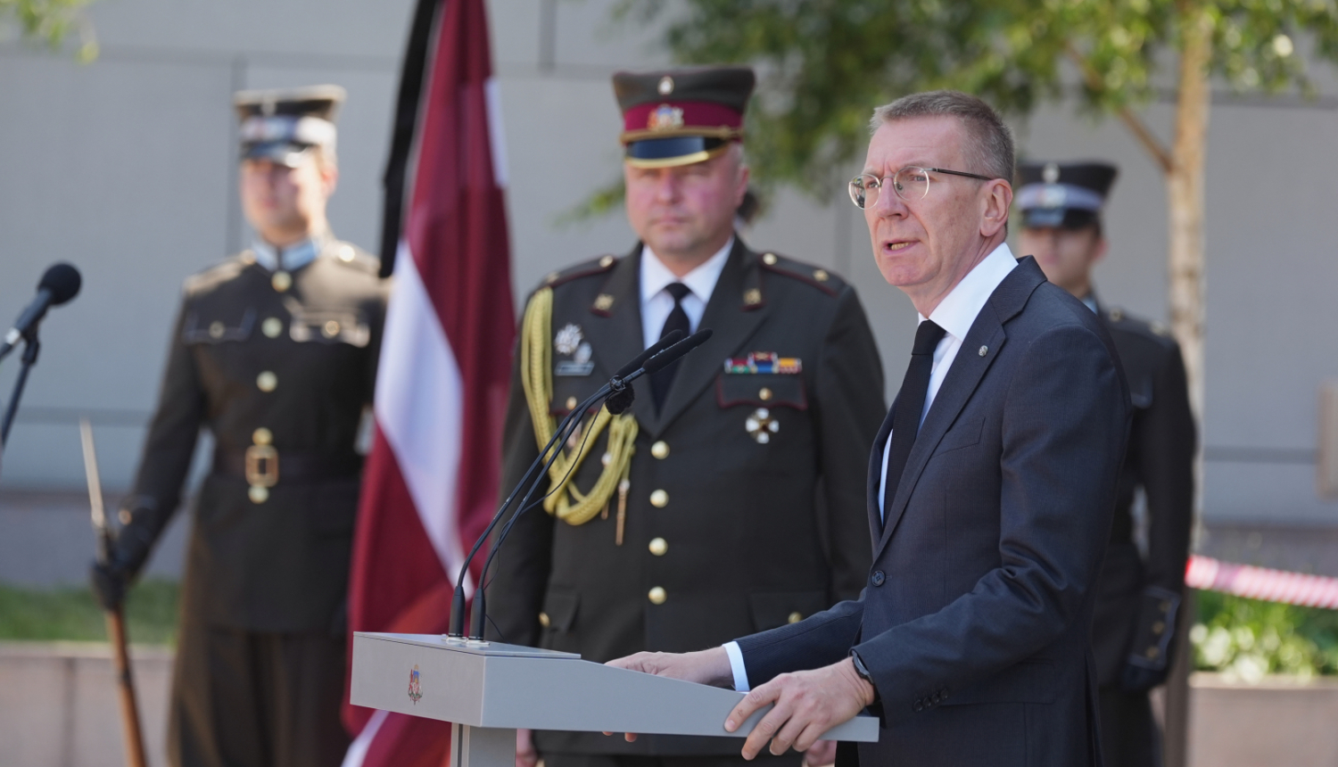 Valsts prezidents Edgars Rinkēvičs piedalās Komunistiskā genocīda upuru piemiņas dienas pasākumā 