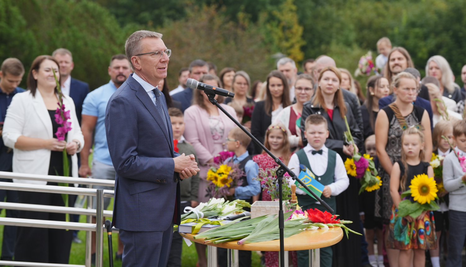 Valsts prezidents Edgars Rinkēvičs piedalās Zinību dienas pasākumos Saldus novadā